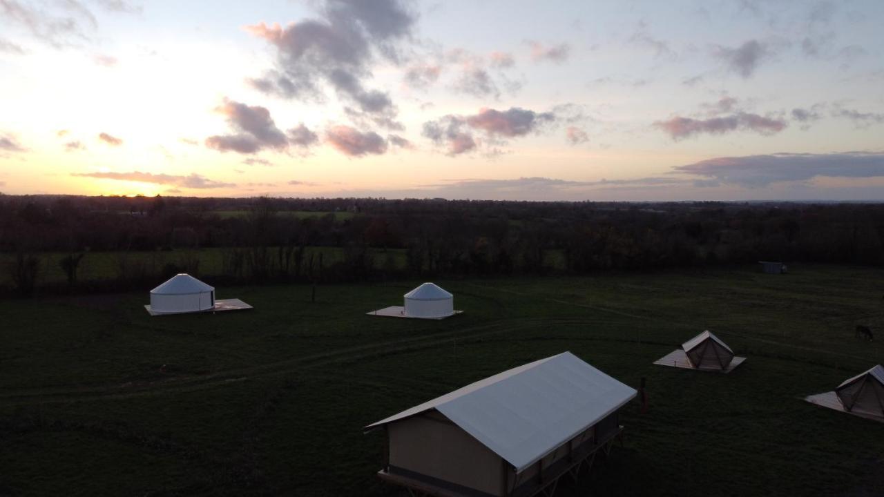 Camping A La Ferme - Hebergements Insolites Cerisy-la-Foret Kültér fotó