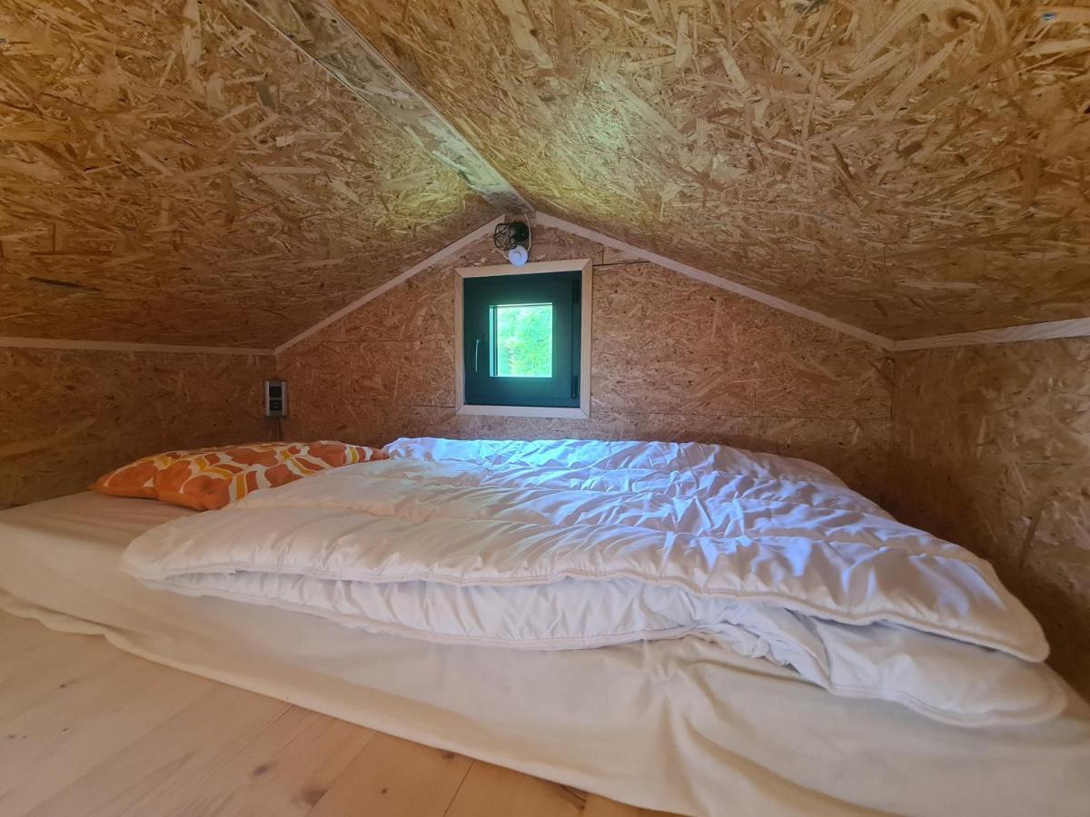 Camping A La Ferme - Hebergements Insolites Cerisy-la-Foret Kültér fotó